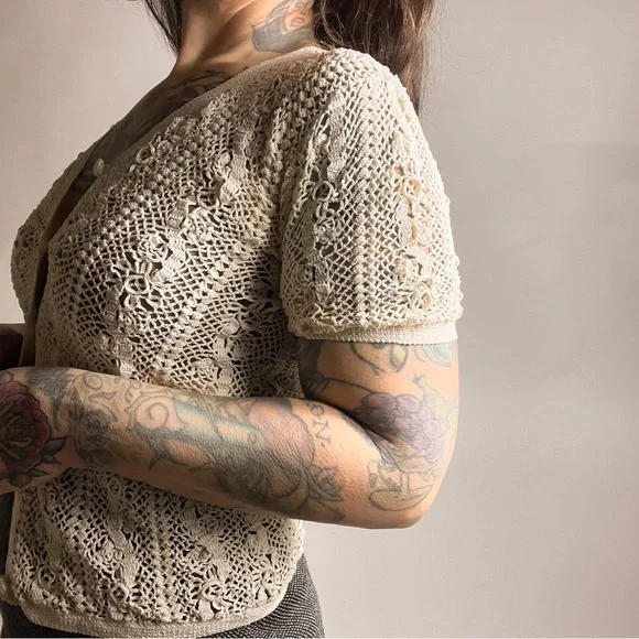VINTAGE 60s Ivory Crochet Short Sleeve Cardigan Sweater XS - Picture 5 of 5